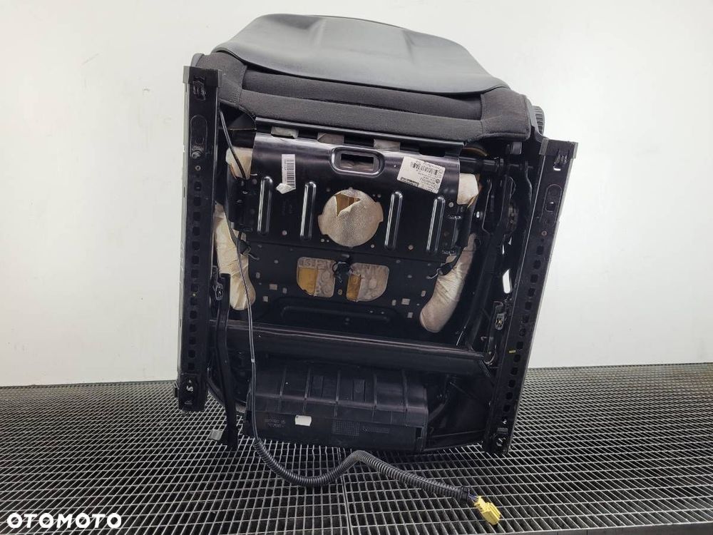 FOTEL PRAWY PASAŻERA AUDI A3 8P 5D SPORTBACK EUROPA - 8