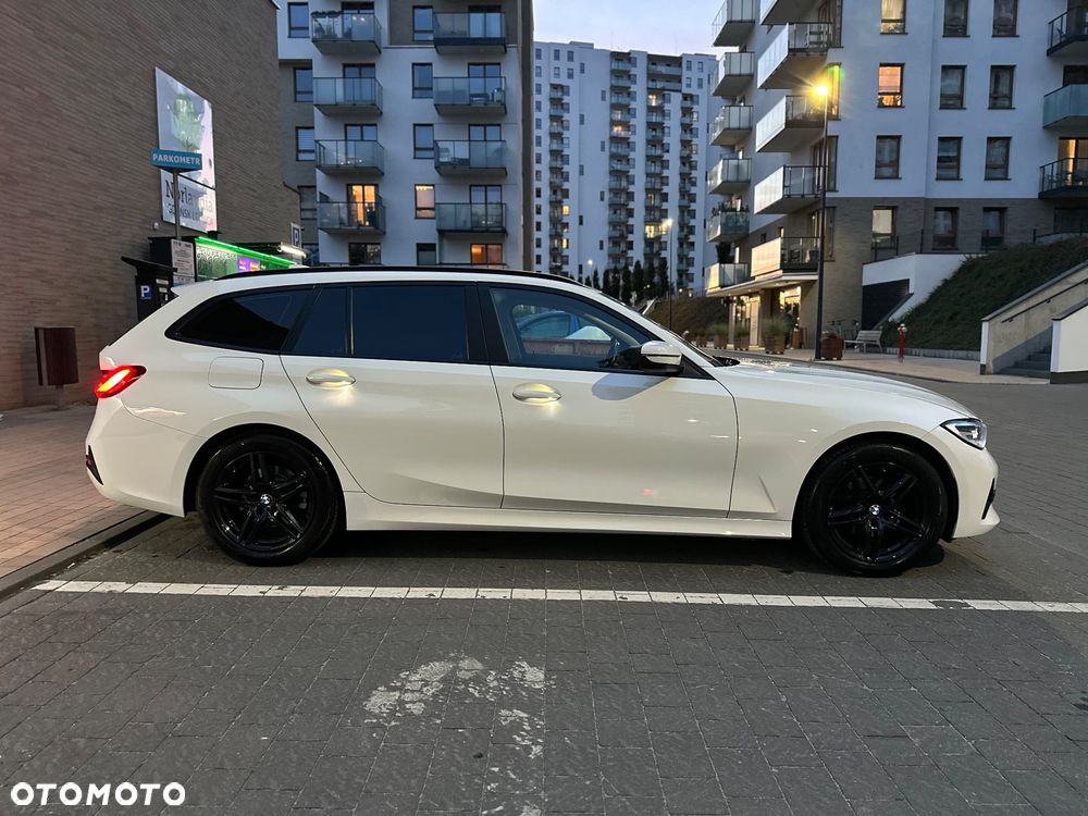 BMW Seria 3 318d Touring Advantage - 9