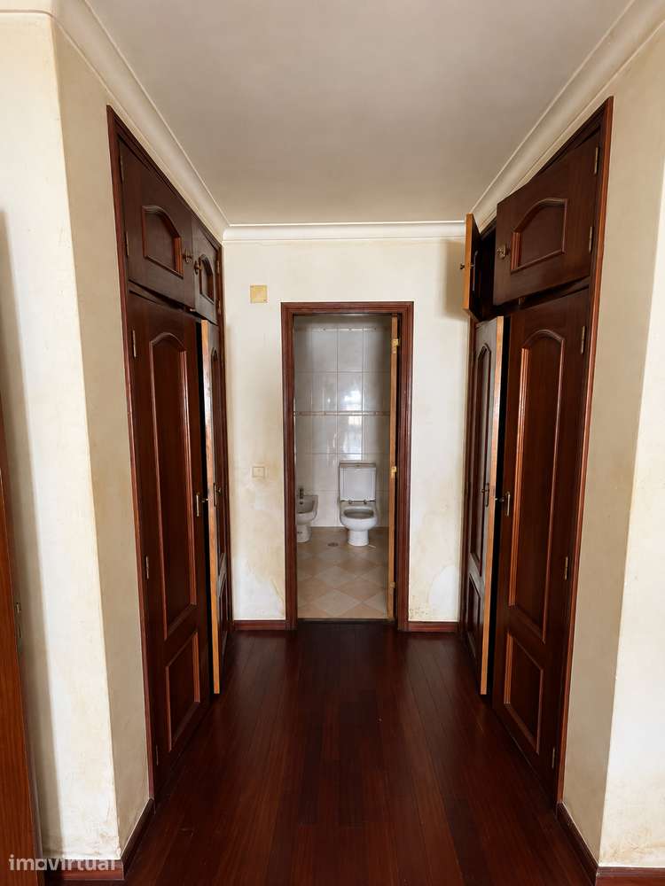 Apartamento T3 com Suite e Duas Frentes | Oportunidade em Mem Martins - Grande imagem: 4/12