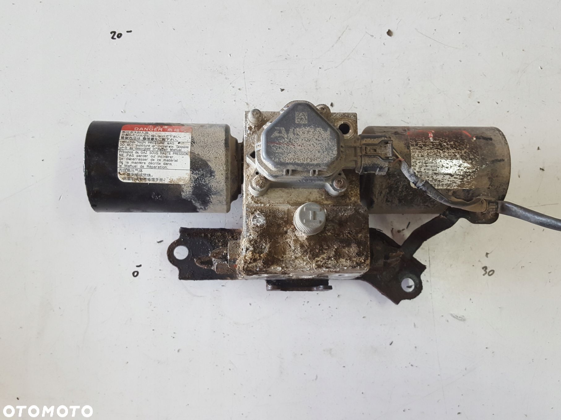 TOYOTA LAND CRUISER 150 LIFT 18-22r POMPA STABILIZATORA KDSS - 1