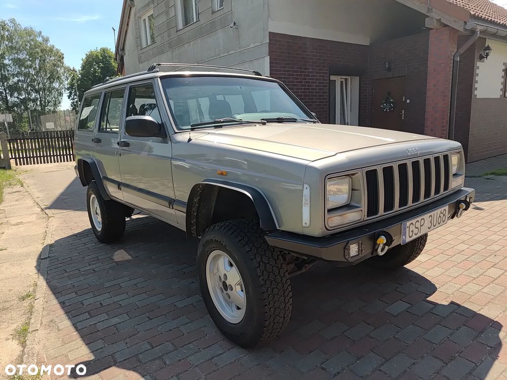 Jeep Cherokee - 1