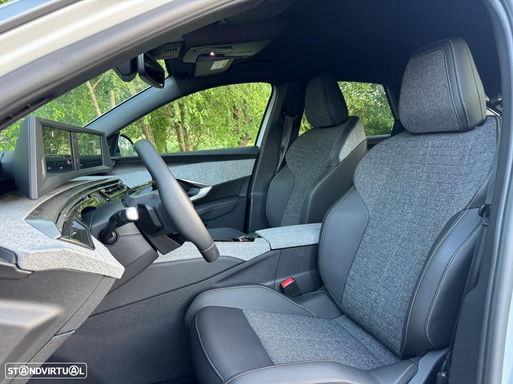 Peugeot 3008 1.2 Hybrid Allure e-DCS6 - 24