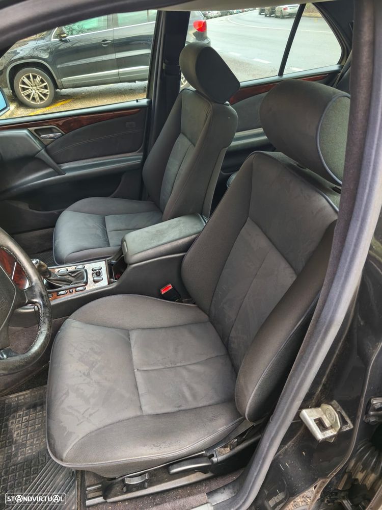 Mercedes-Benz E 200 D Elegance - 12