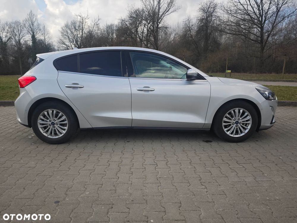 Ford Focus 1.0 EcoBoost Hybrid TITANIUM - 6