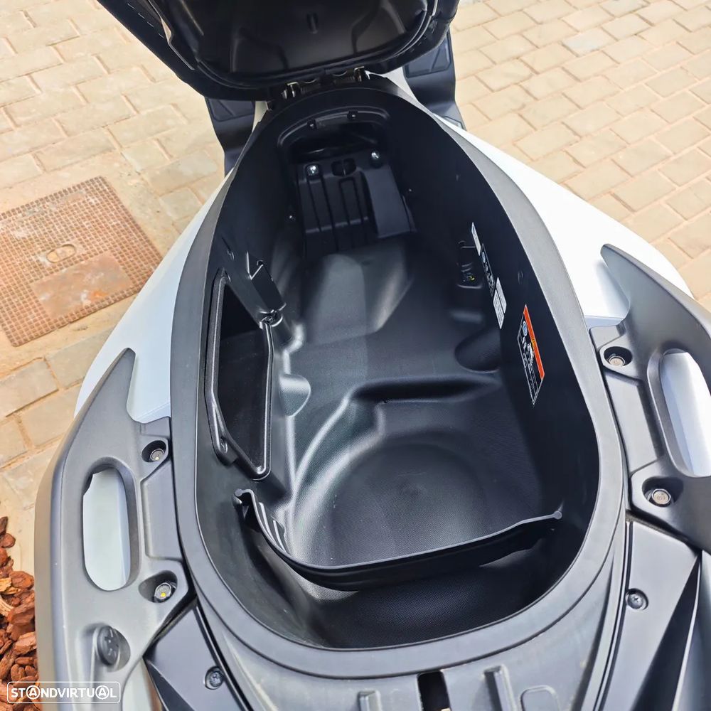 Honda Forza 125 - 8