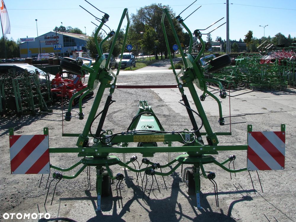 Pronar Przetrząsacz PWP530, PWP460 Pronar; ZKP770, ZKP-530, ZKP460 Inter-Tech; Z528 Kowalski; ZGRABIARKA ZKP420 Pronar, ZK42, ZK36 Kowalski; ZKT-420 Inter-Tech; ZK320 Mesko Rol; ZG-350 Euro-Masz; Przetrząsaczo-Zgrabiarka Z-275 Mesko-Rol; Przetrząsaczo zgraniarka taśmowa WIRAX, Akpil "OSA" - 16