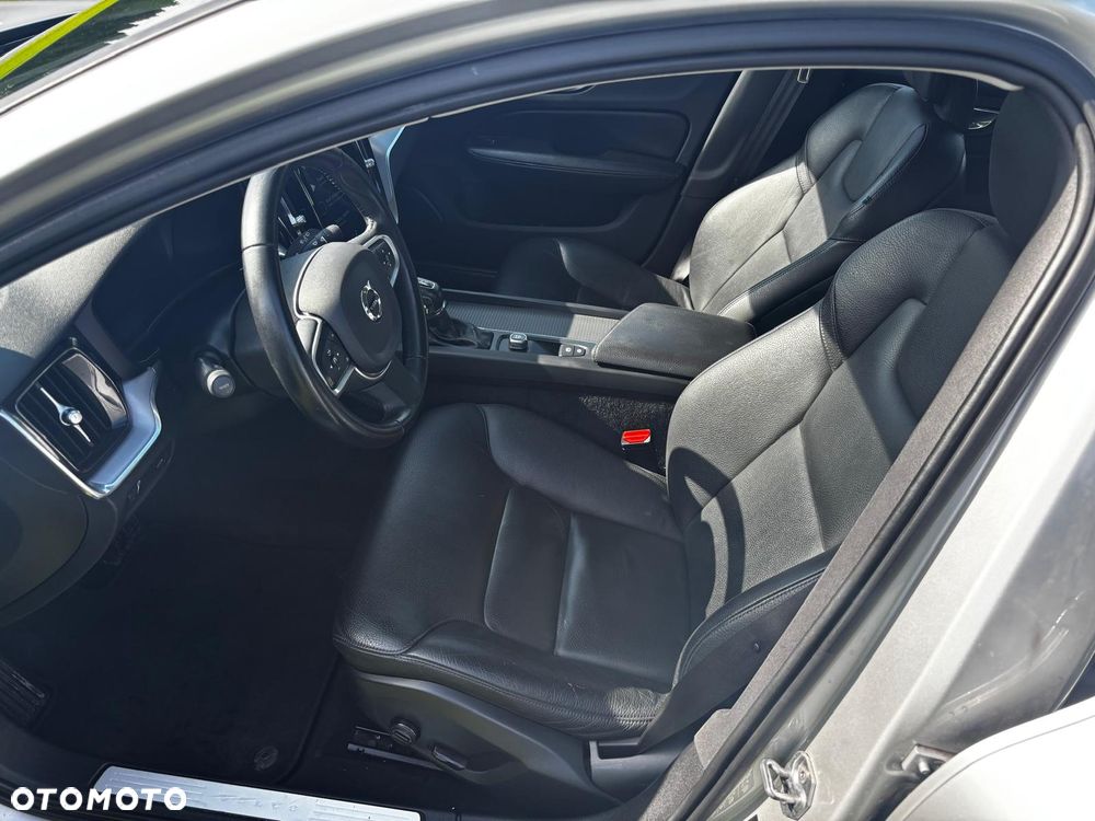 Volvo V60 D3 Momentum Pro - 12