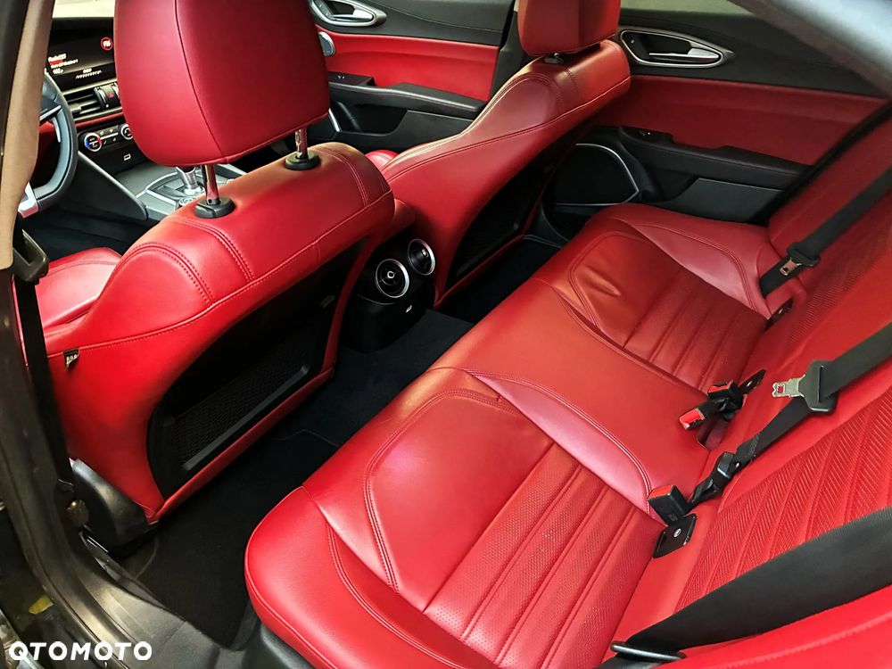 Alfa Romeo Giulia 2.0 Turbo Veloce - 36