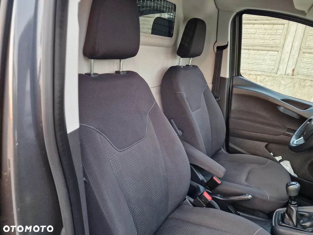 Ford Transit Courier - 15
