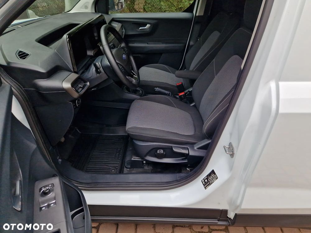 Ford Transit Courier - 8