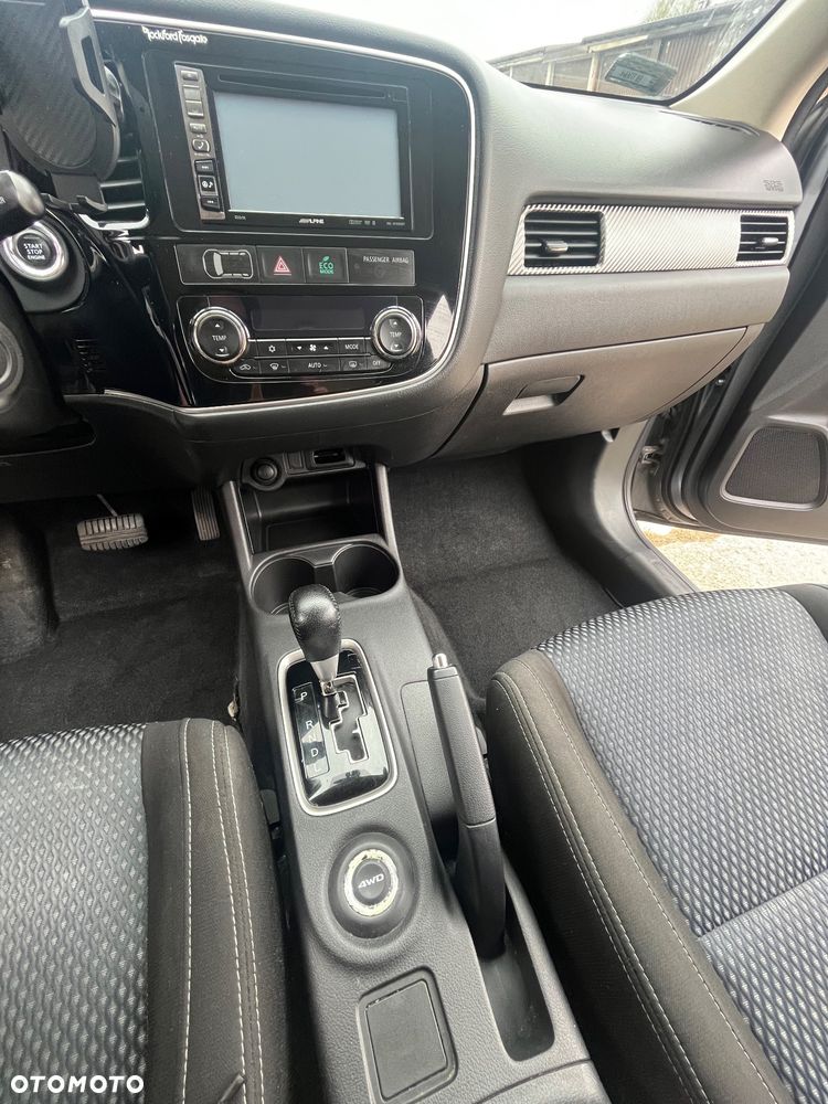 Mitsubishi Outlander - 17