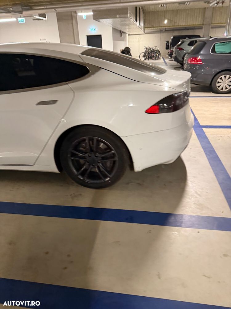 Tesla Model S - 13