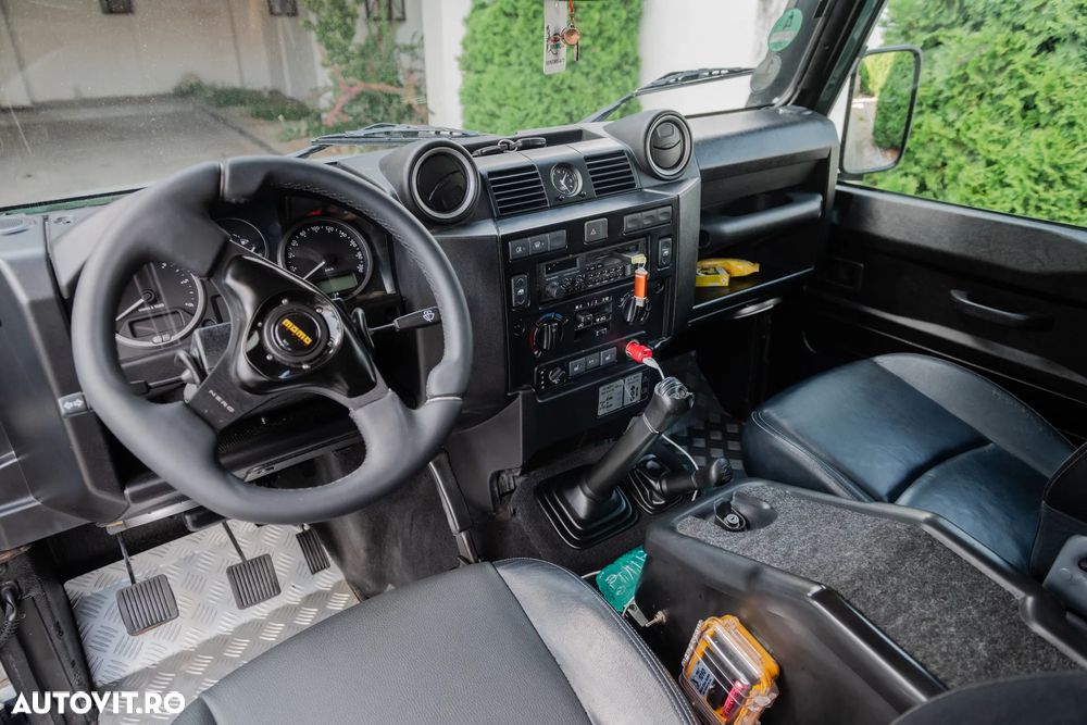 Land Rover Defender - 8