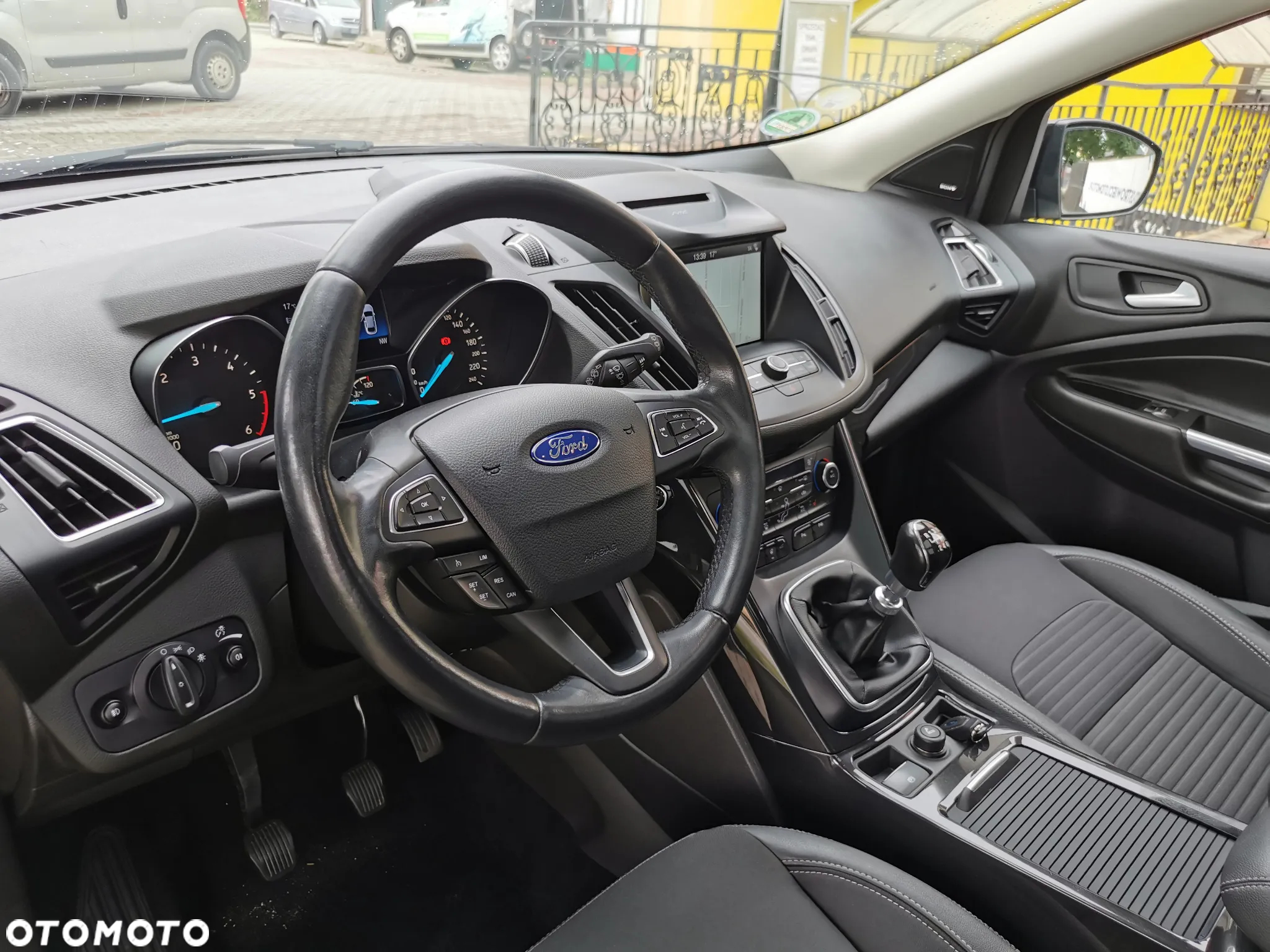 Ford Kuga 2.0 TDCi 2x4 Titanium - 11