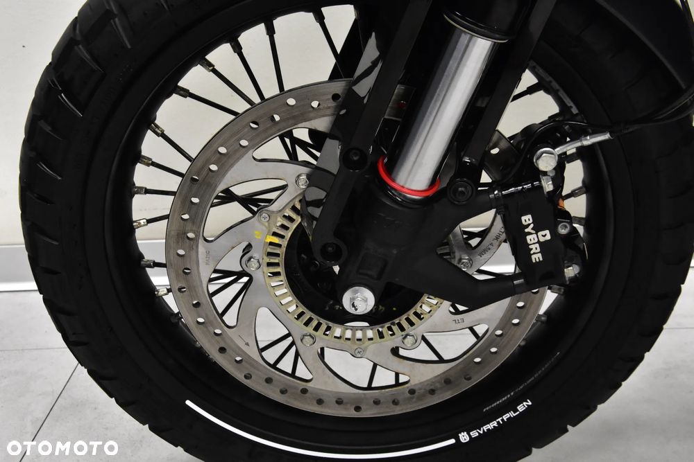 Husqvarna Svartpilen - 32