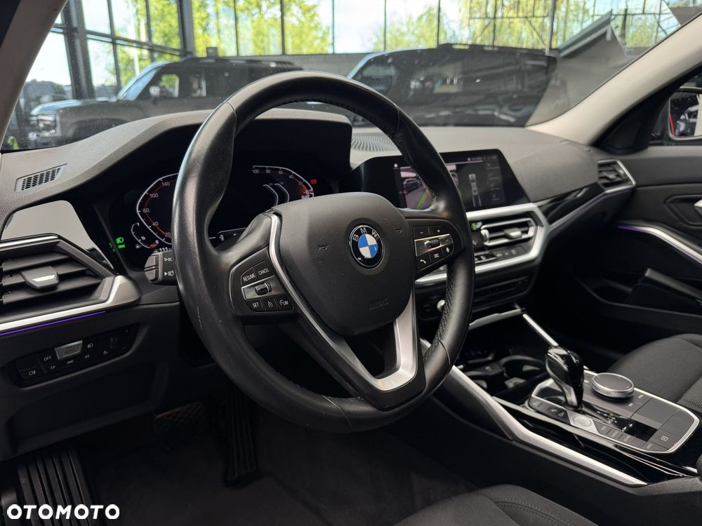 BMW Seria 3 318i - 10