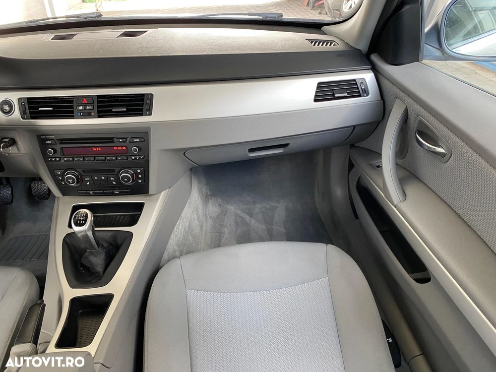 BMW Seria 3 320d EfficientDynamics Edition - 17