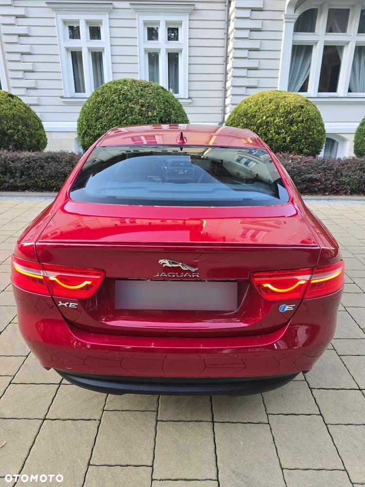 Jaguar XE 2.0 D R-Sport - 22