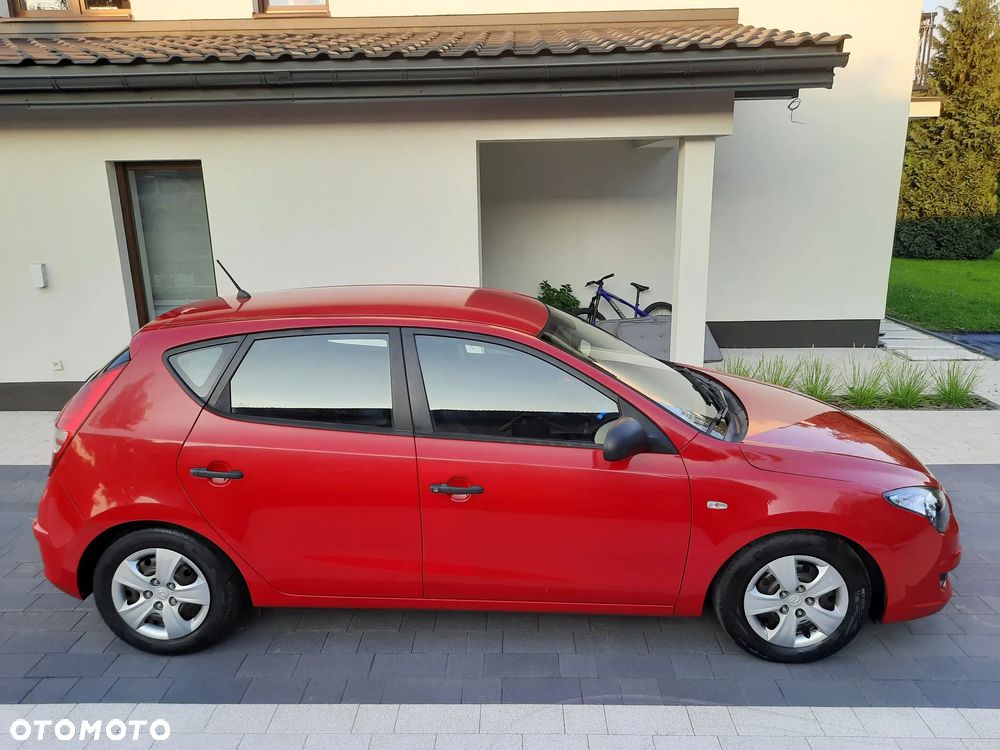 Hyundai i30 1.4 Base + - 11