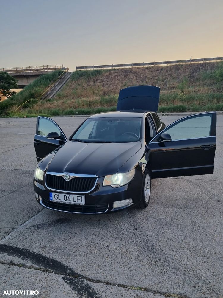 Skoda Superb Combi 2.0 TDI Ambition DSG - 4