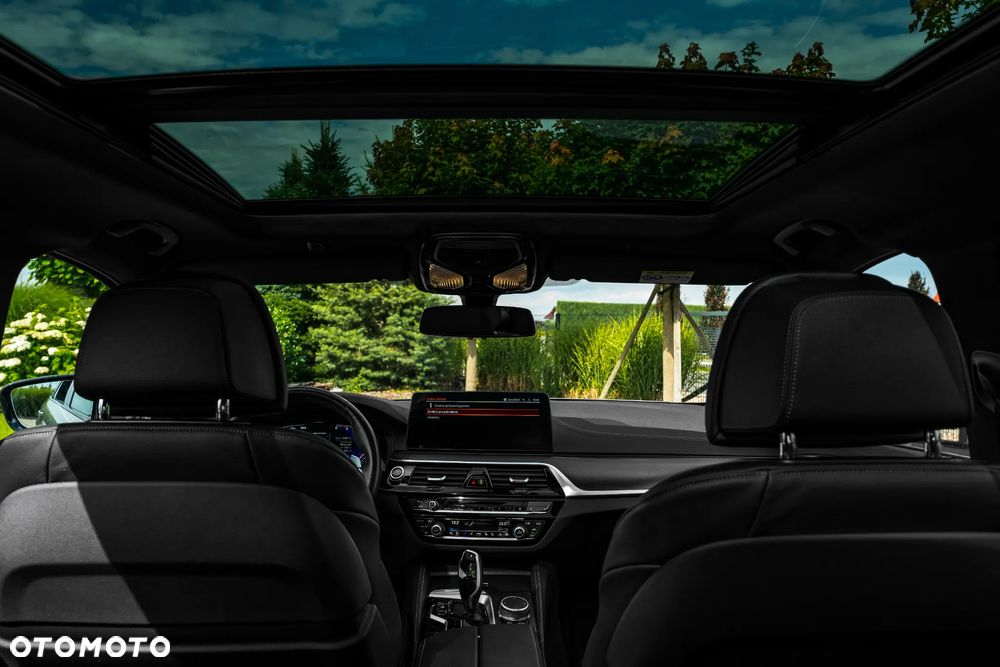 BMW Seria 5 520d xDrive Touring M Sport Edition - 20