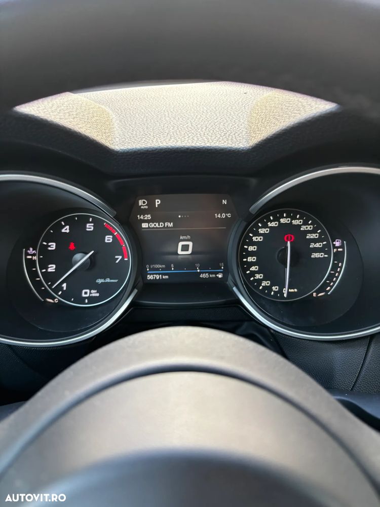 Alfa Romeo Stelvio 2.0 Turbo 16V AT8-Q4 Ti - 8