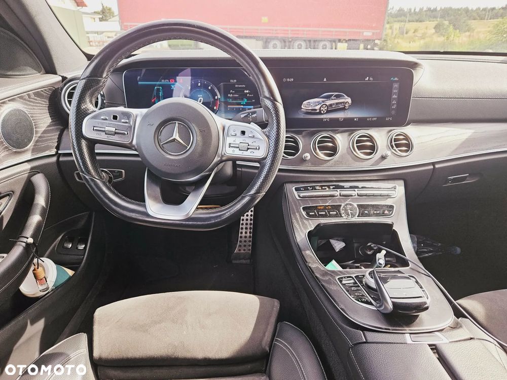 Mercedes-Benz Klasa E 220 d 9G-TRONIC AMG Line - 9
