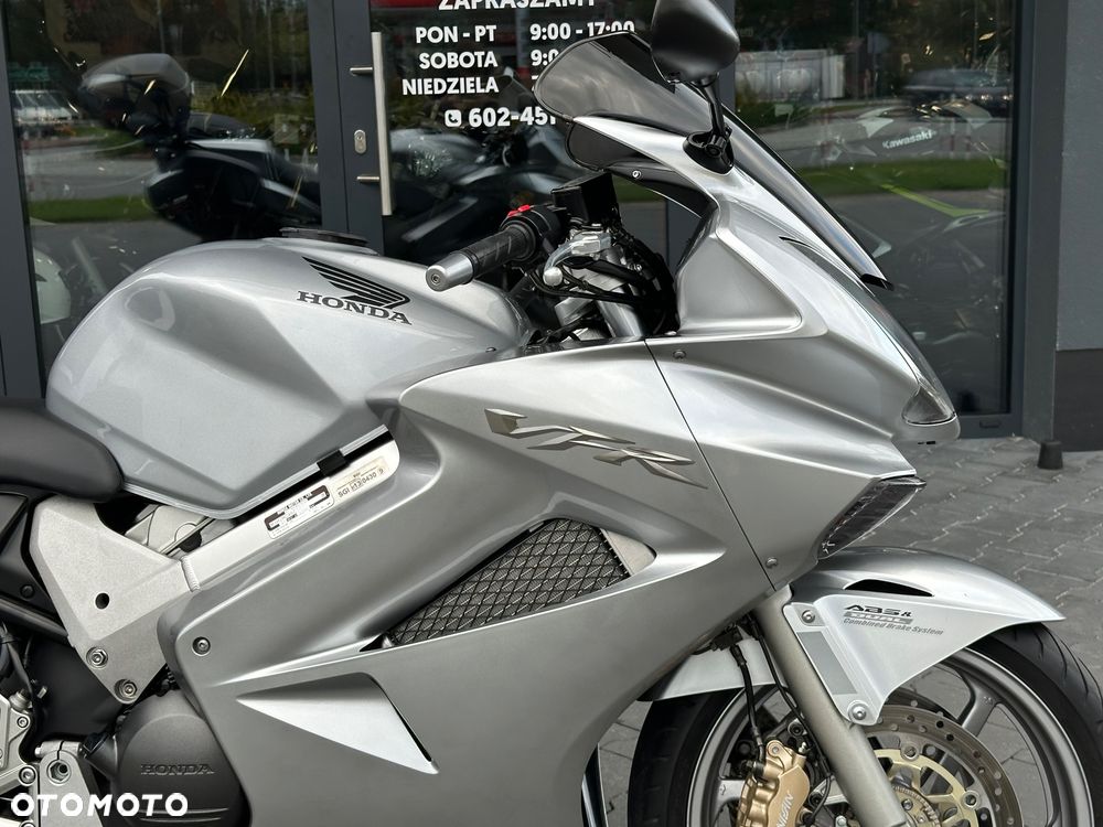 Honda VFR - 9