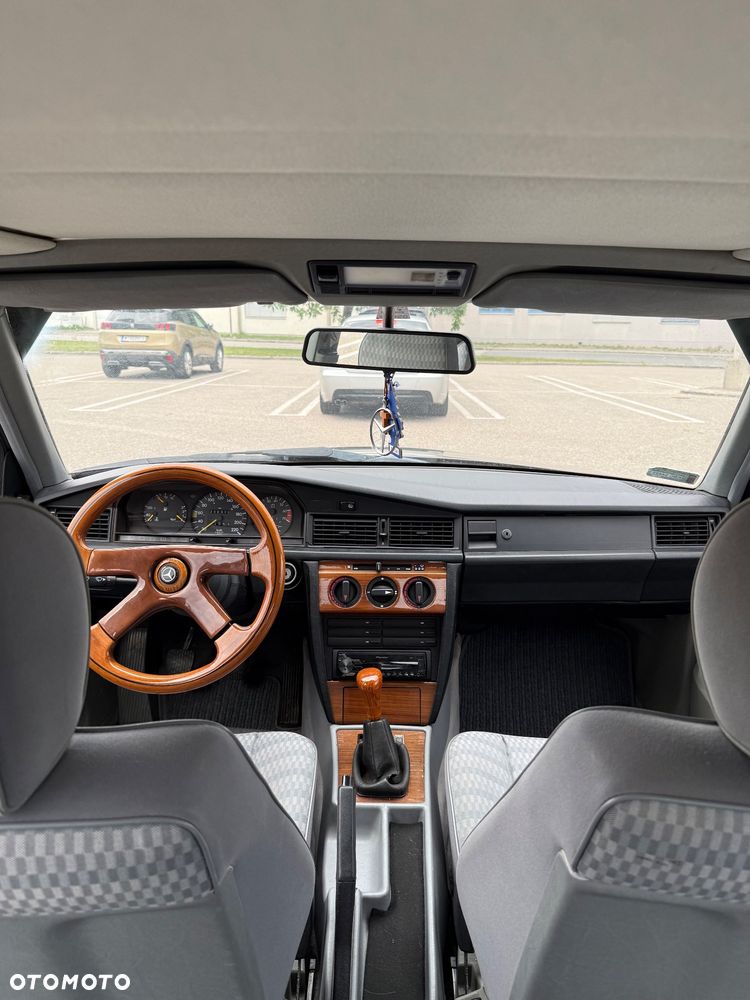 Mercedes-Benz W201 (190) - 20
