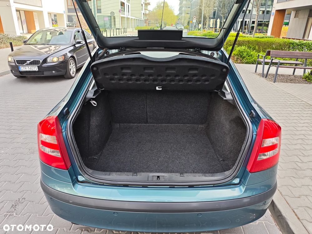 Skoda Octavia 1.6 FSI Ambiente - 2