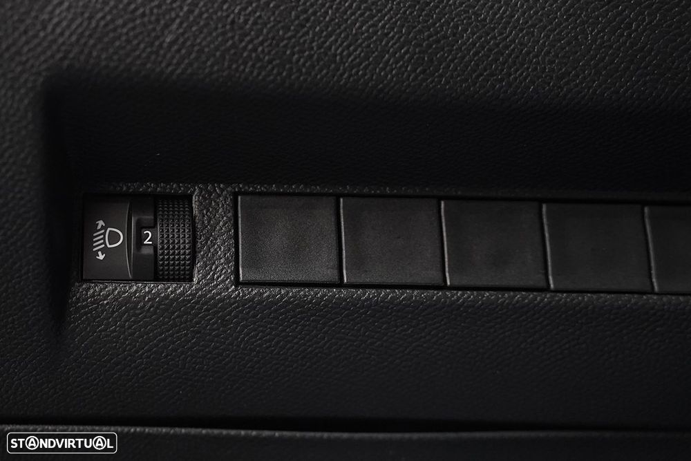 Peugeot 2008 1.2 PureTech Allure - 19