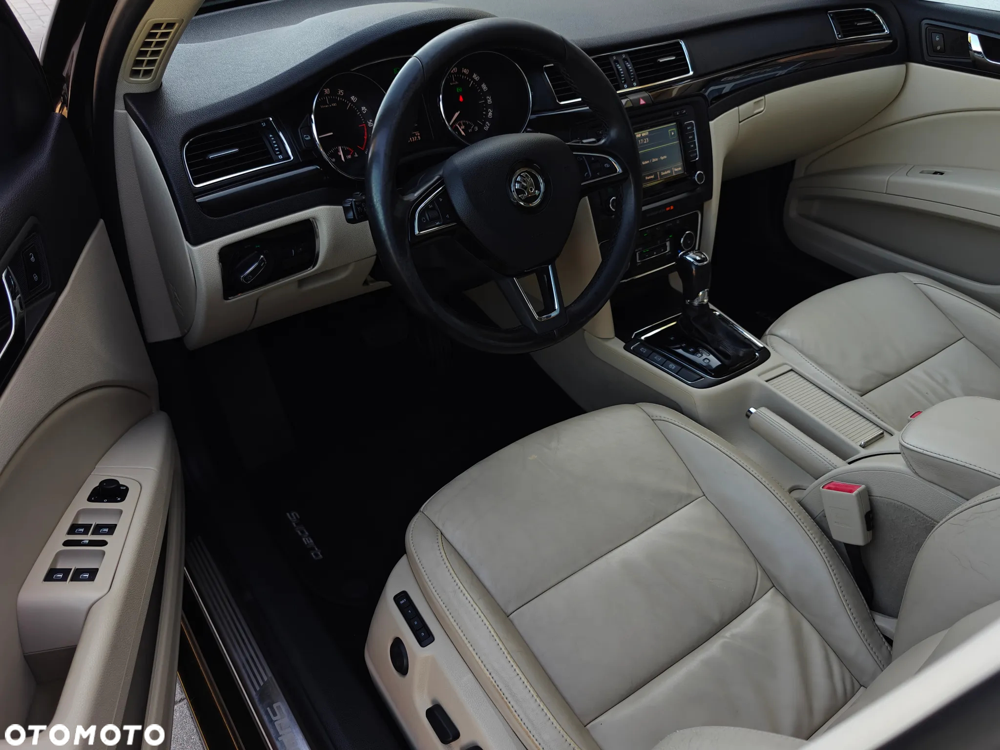 Skoda Superb 2.0 TDI 4x4 Platinum Outdoor DSG - 16