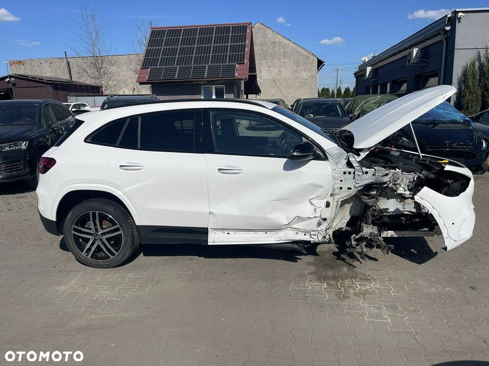 Mercedes-Benz GLA 200 d 4Matic 8G-DCT AMG Line - 3