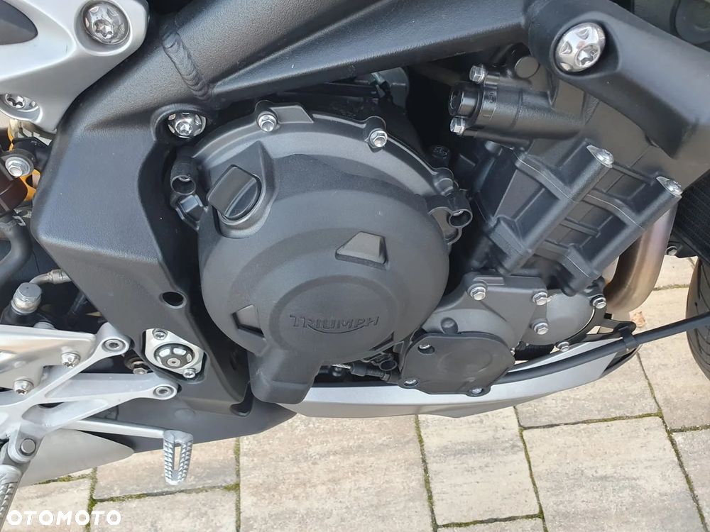 Triumph Street Triple - 19