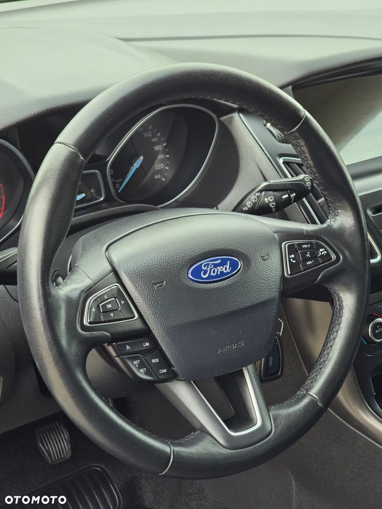 Ford Focus 1.0 EcoBoost Titanium - 29