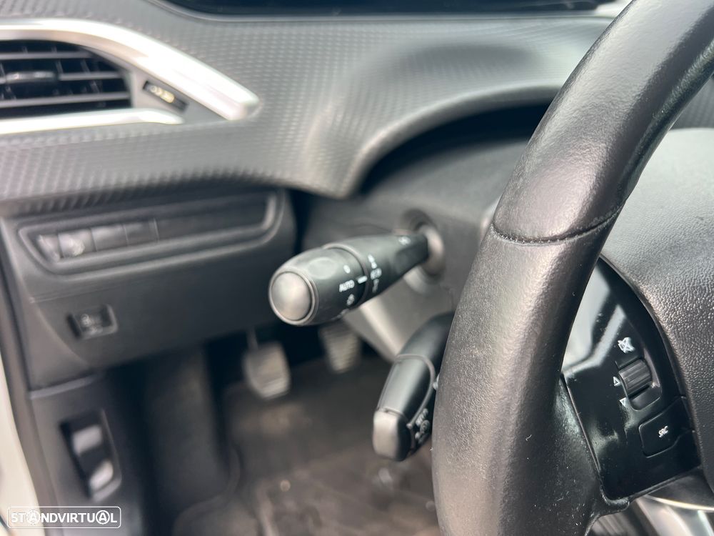 Peugeot 208 1.2 PureTech Style - 29