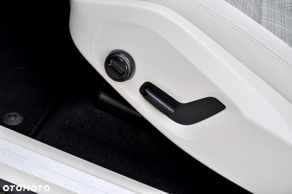 Volvo XC 60 T6 Plug-In Hybrid AWD Core - 22
