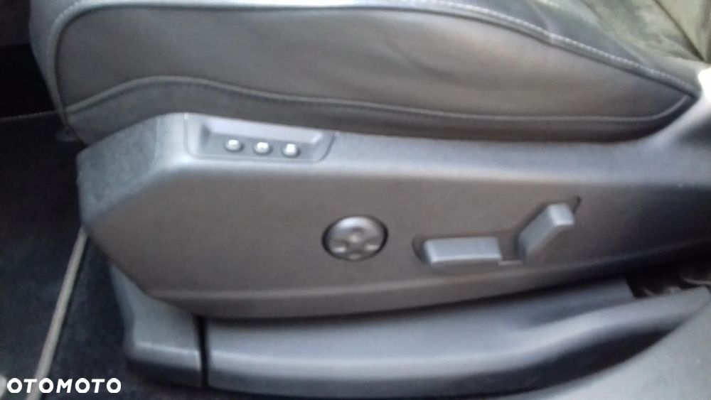 DS Automobiles DS 7 Crossback 1.5 BlueHDi Bastille + - 24