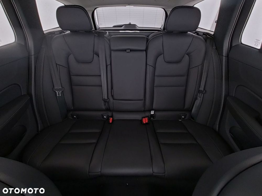 Volvo V60 B4 B DKG Ultra Dark - 13