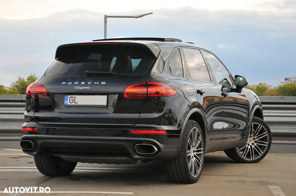 Porsche Cayenne 3.0 L - 6
