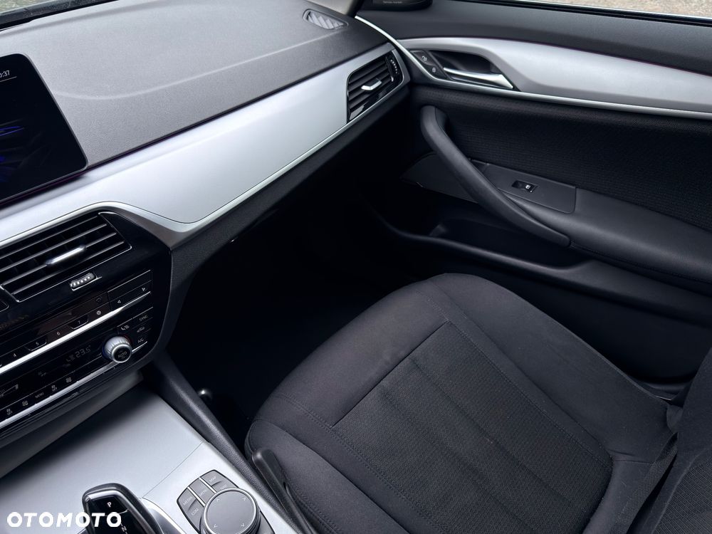 BMW Seria 5 520d MHEV - 16