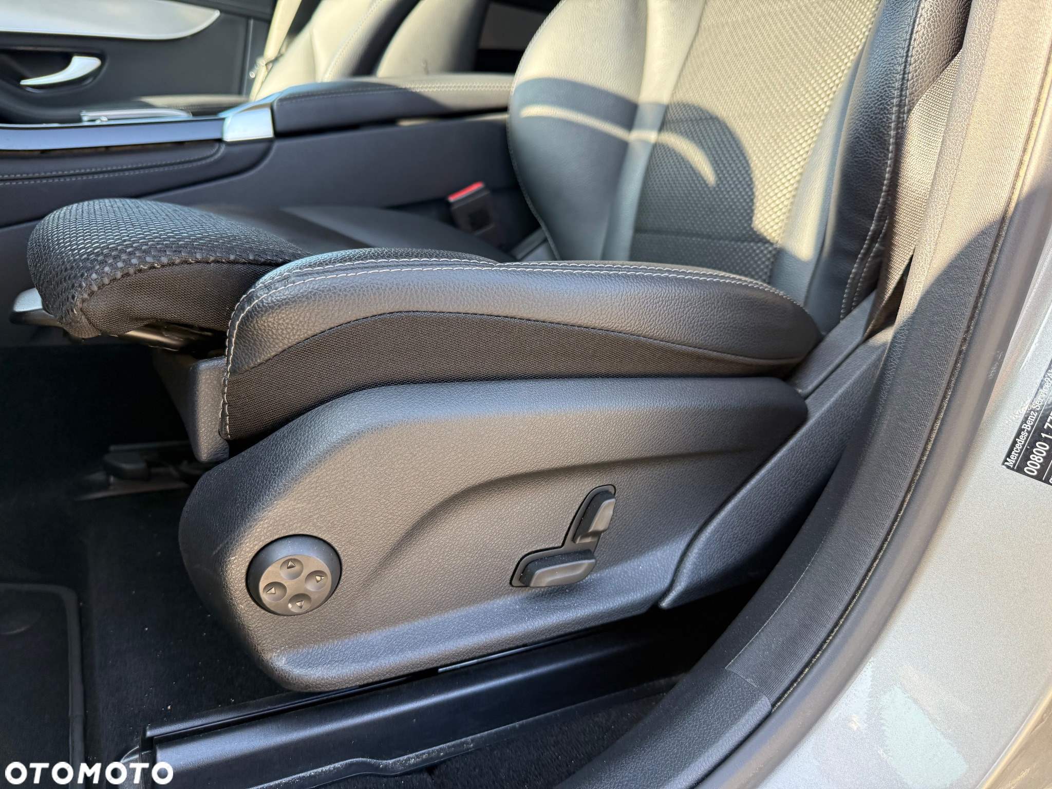 Mercedes-Benz GLC 300 e 4-Matic Business Edition - 24