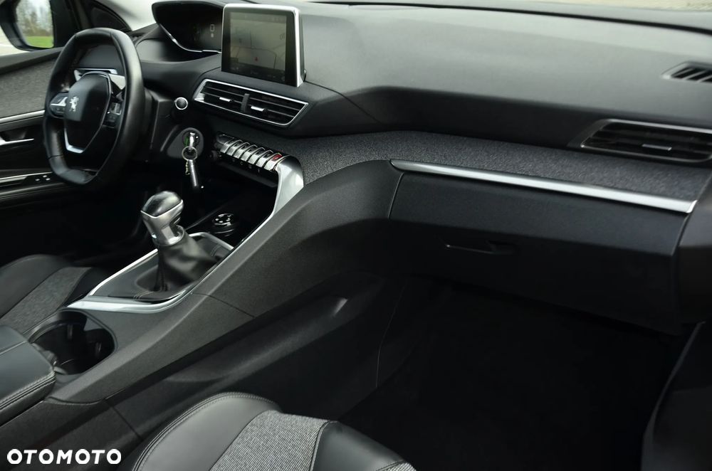 Peugeot 5008 BlueHDi 150 Allure - 22