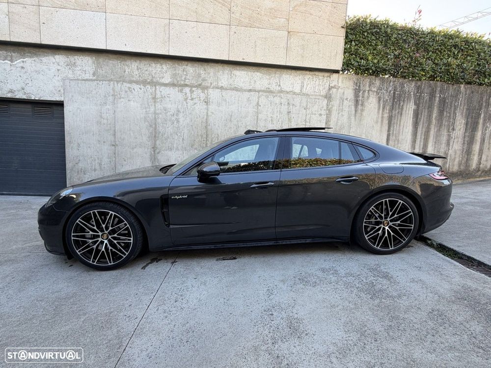 Porsche Panamera 4 E-Hybrid Platinum Edition - 3