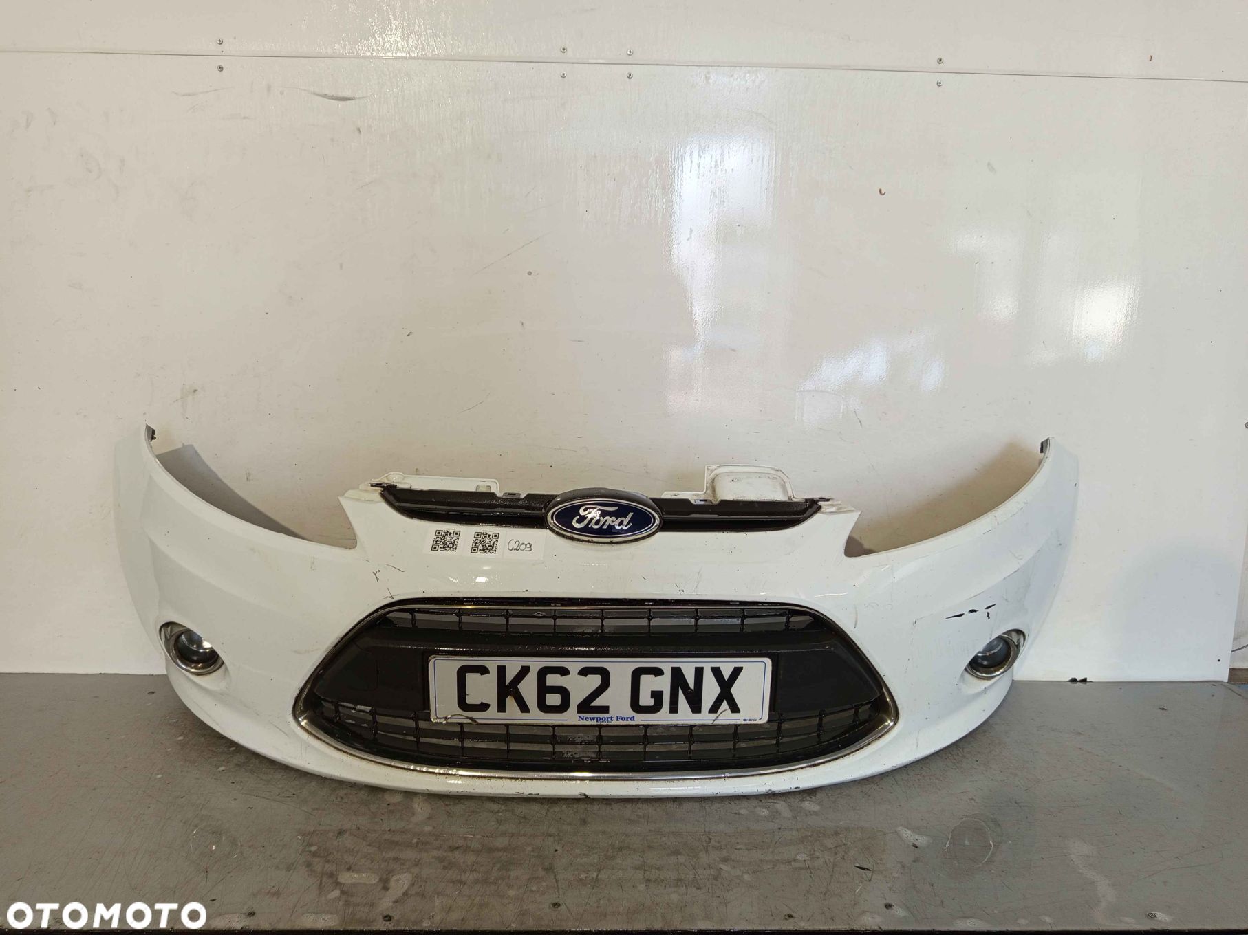 ^ ZDERZAK PRZÓD PRZEDNI FORD FIESTA MK.7 7 VII H9 BIAŁY HALOGENY - 1