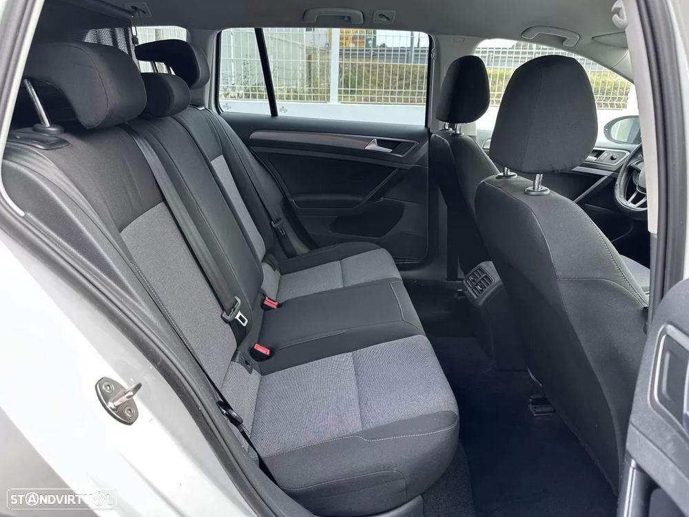 VW Golf Variant 1.6 TDi Highline - 29