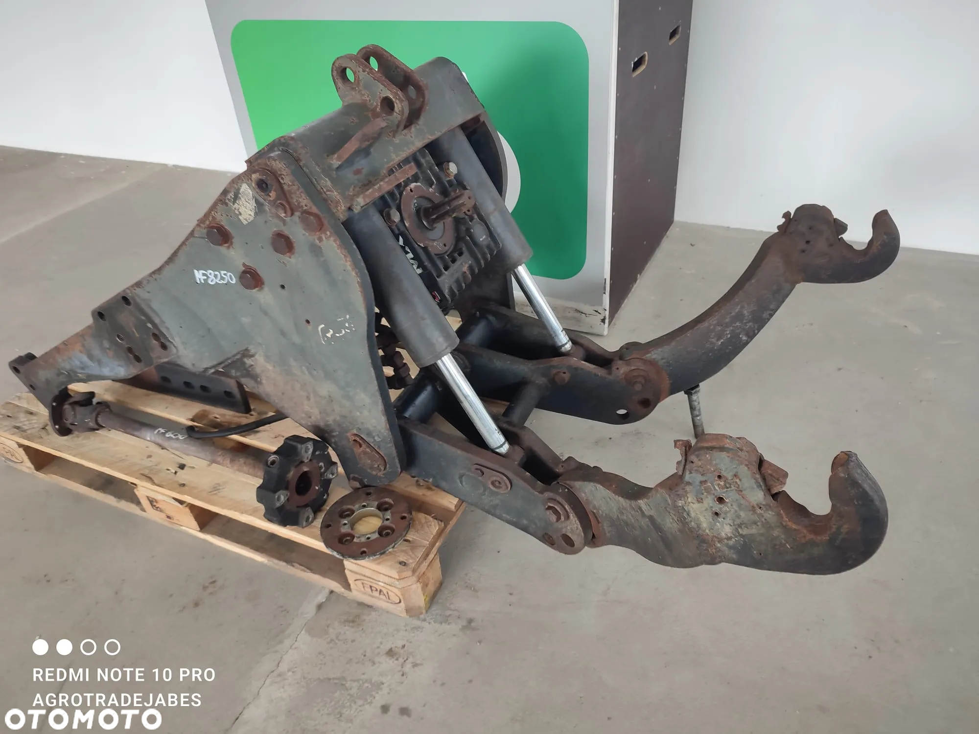 TUZ WOM Massey Ferguson 8250 - 3