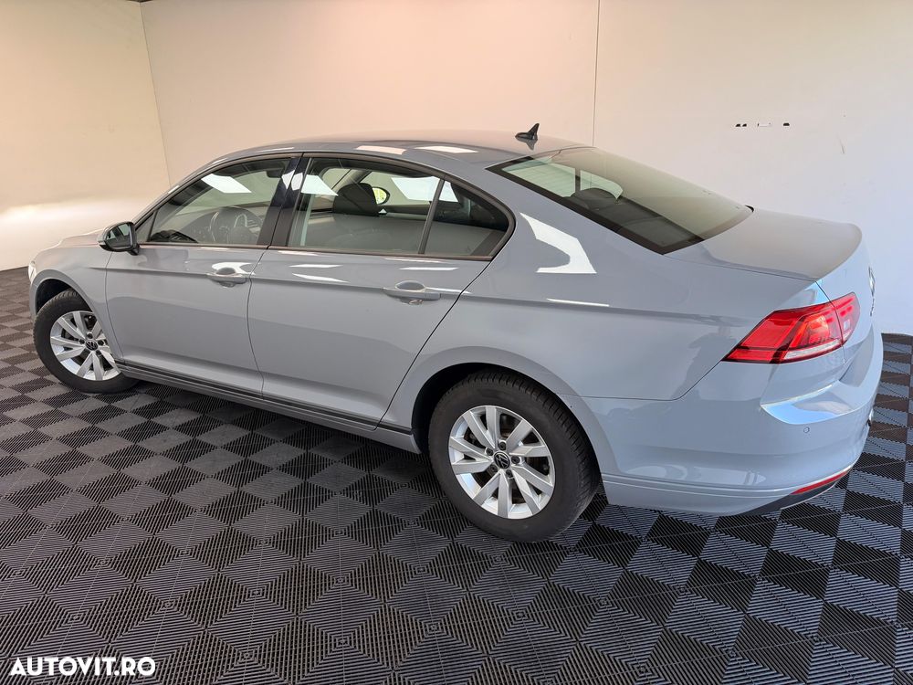 Volkswagen Passat 2.0 TDI DSG Comfortline - 23