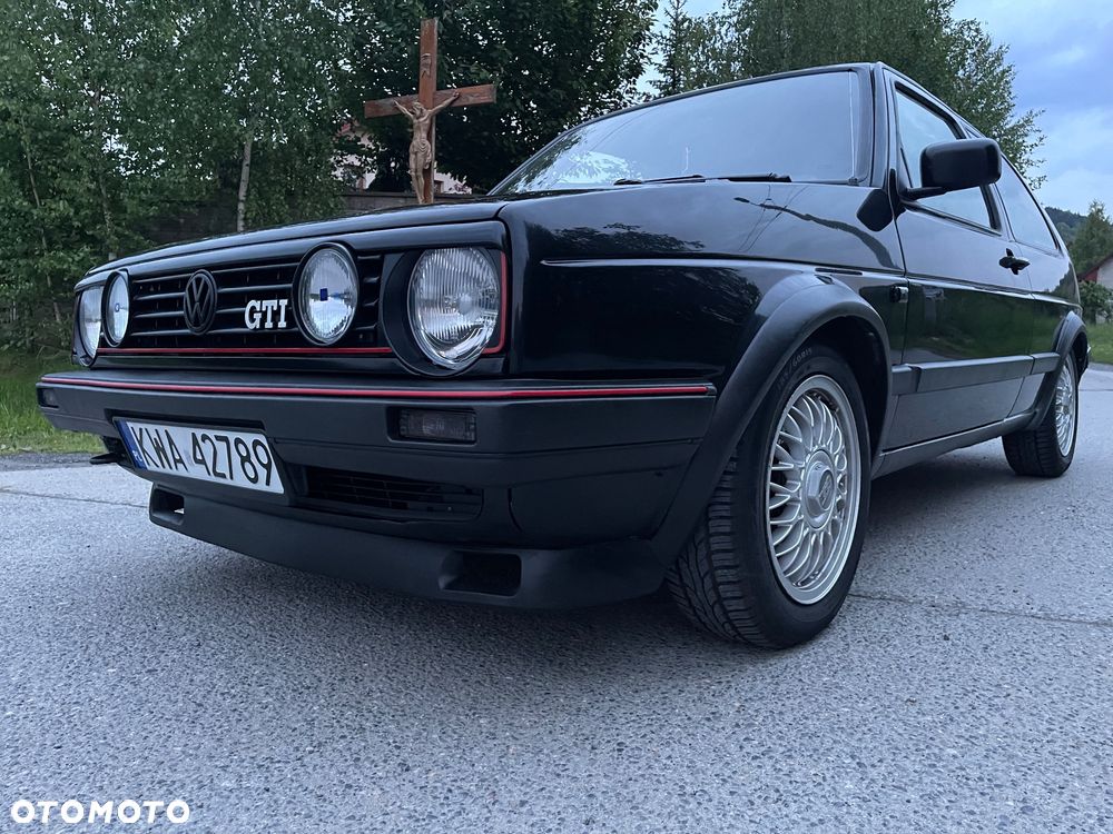 Volkswagen Golf 1.8 GT - 1
