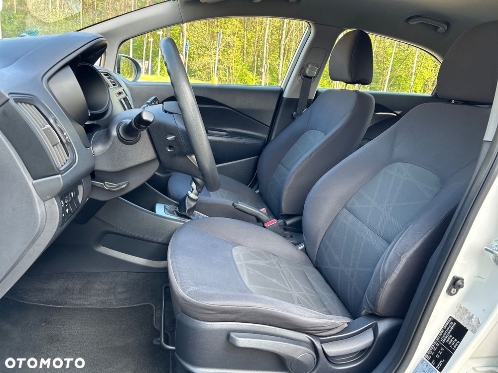 Kia Rio 1.4 Edition 7 - 12